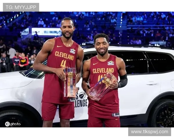 小莫布里首秀表现亮眼18分钟内贡献12分6板2助助力球队胜利