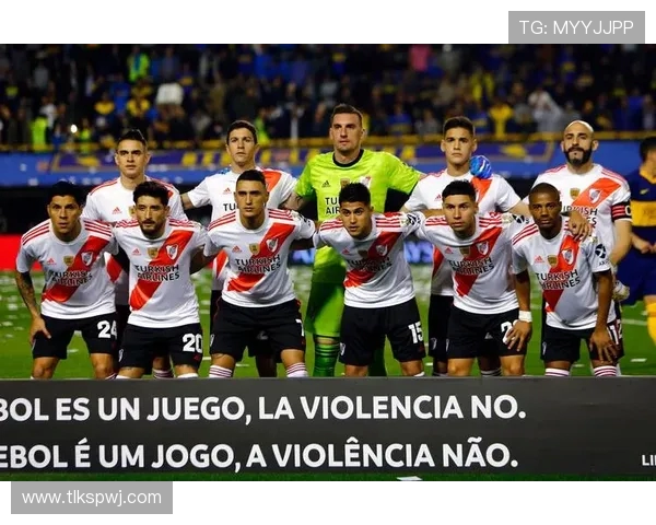 特维斯重返博卡主场获赠纪念球衣感动不已重温昔日辉煌